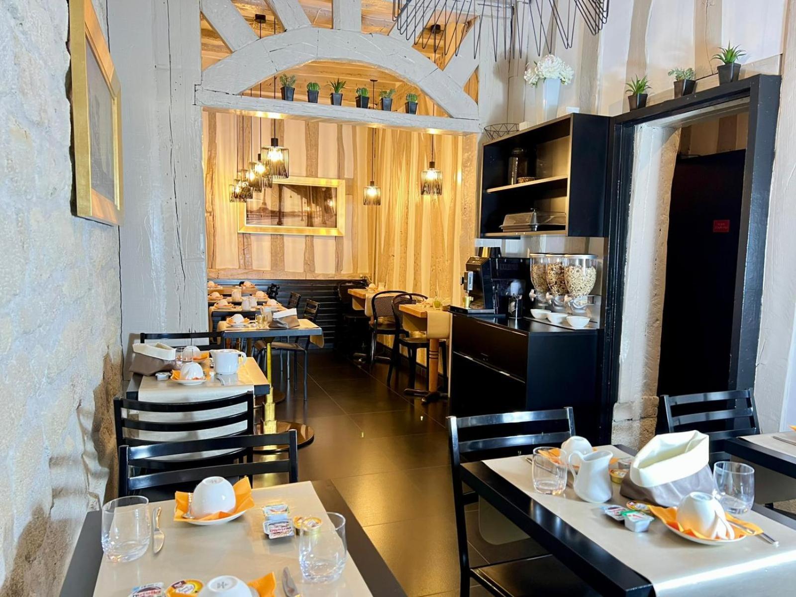 Pratic Hotel Paris